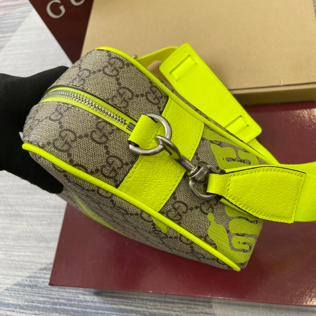 GG Medium crossbody bag with print