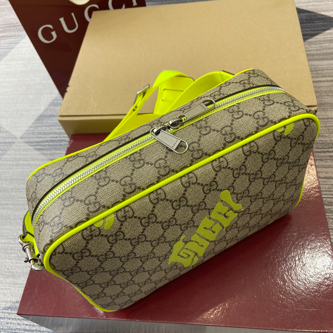 GG Medium crossbody bag with print
