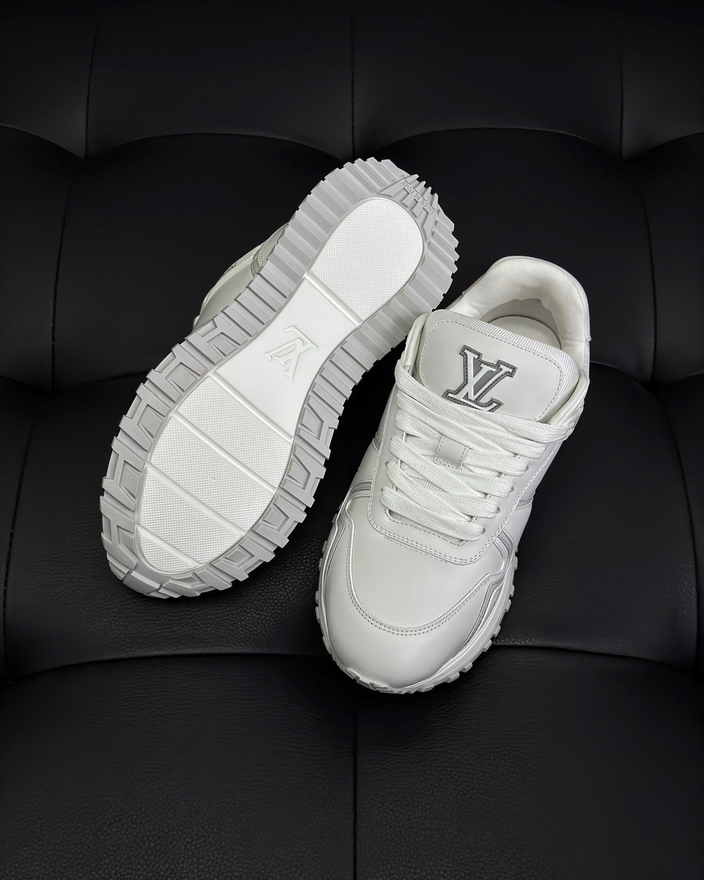 LV Run Away Maxi Sneaker 1AHSRL