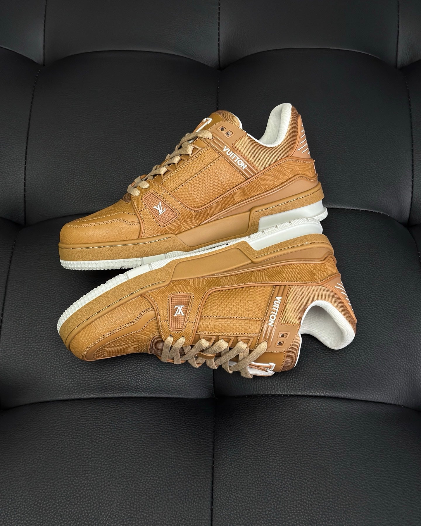 LV Trainer Sneaker 1AHTTJ
