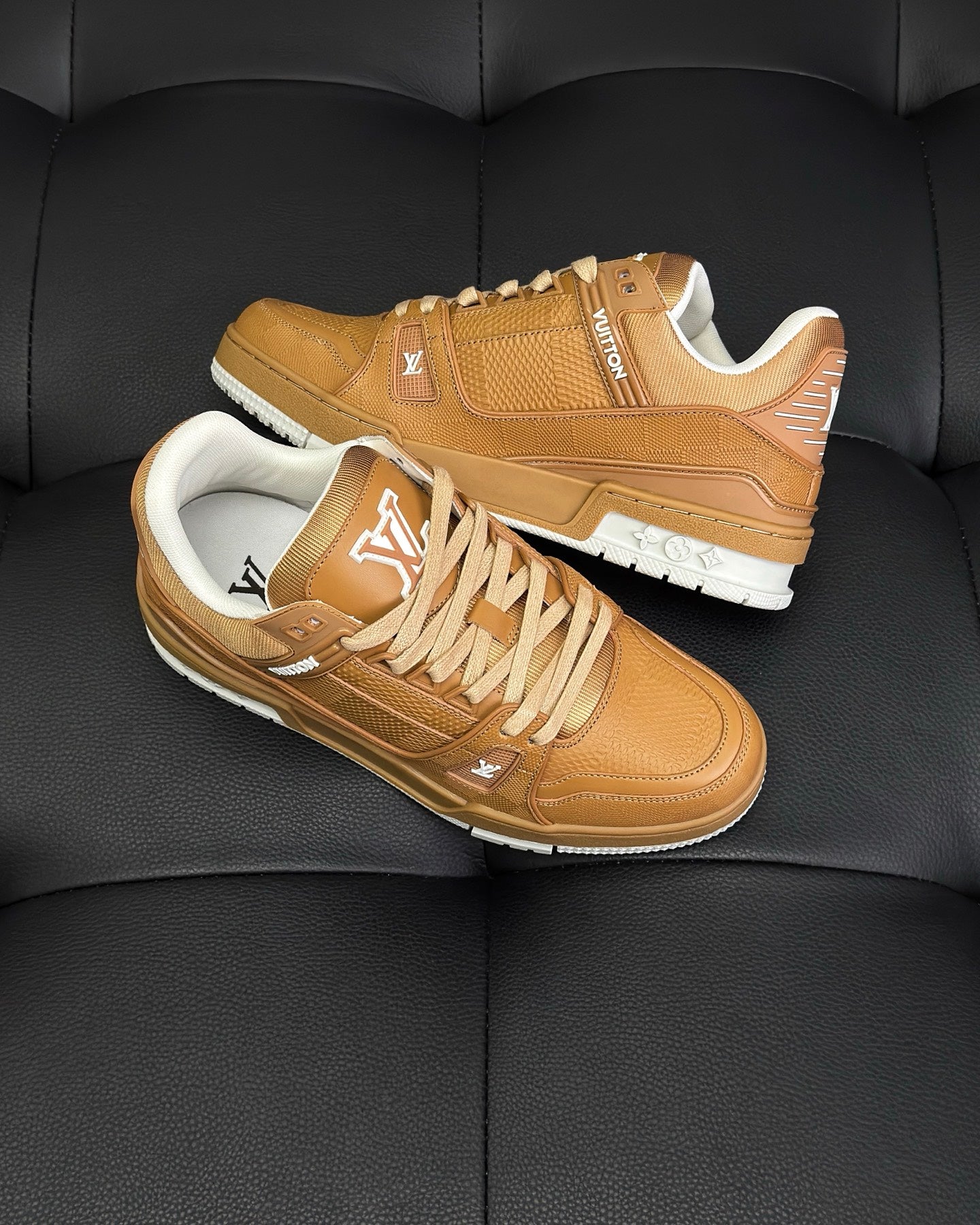 LV Trainer Sneaker 1AHTTJ