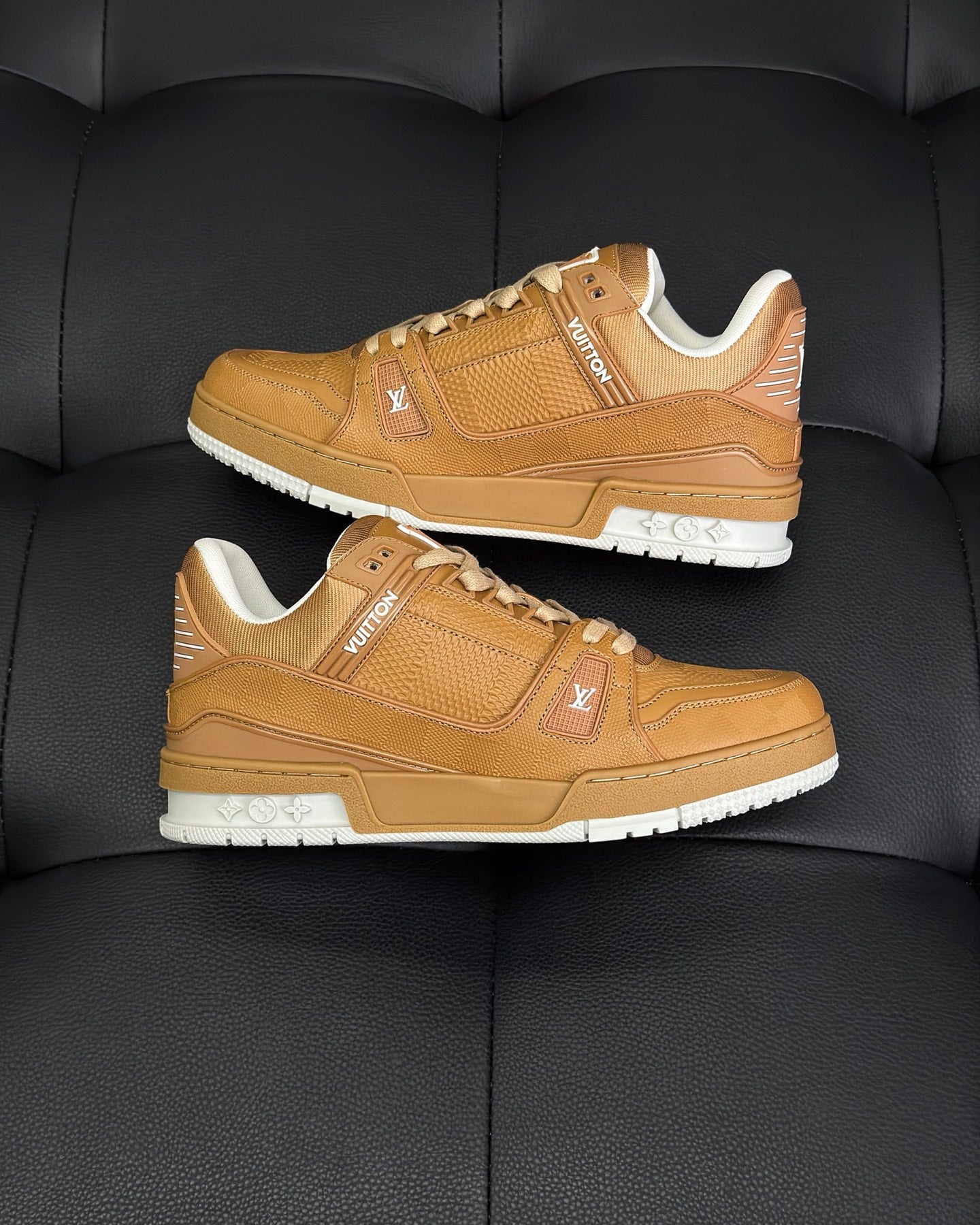 LV Trainer Sneaker 1AHTTJ