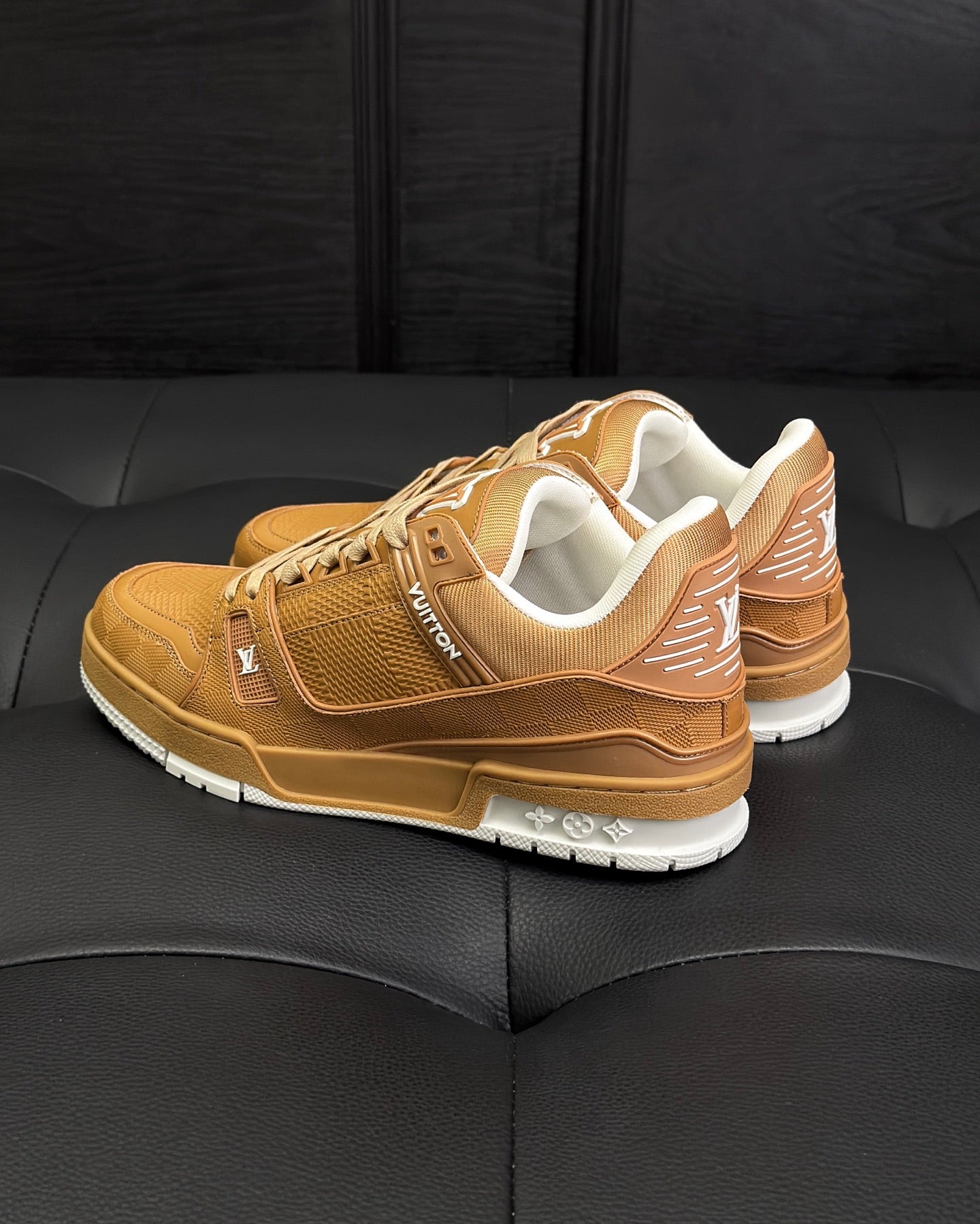 LV Trainer Sneaker 1AHTTJ