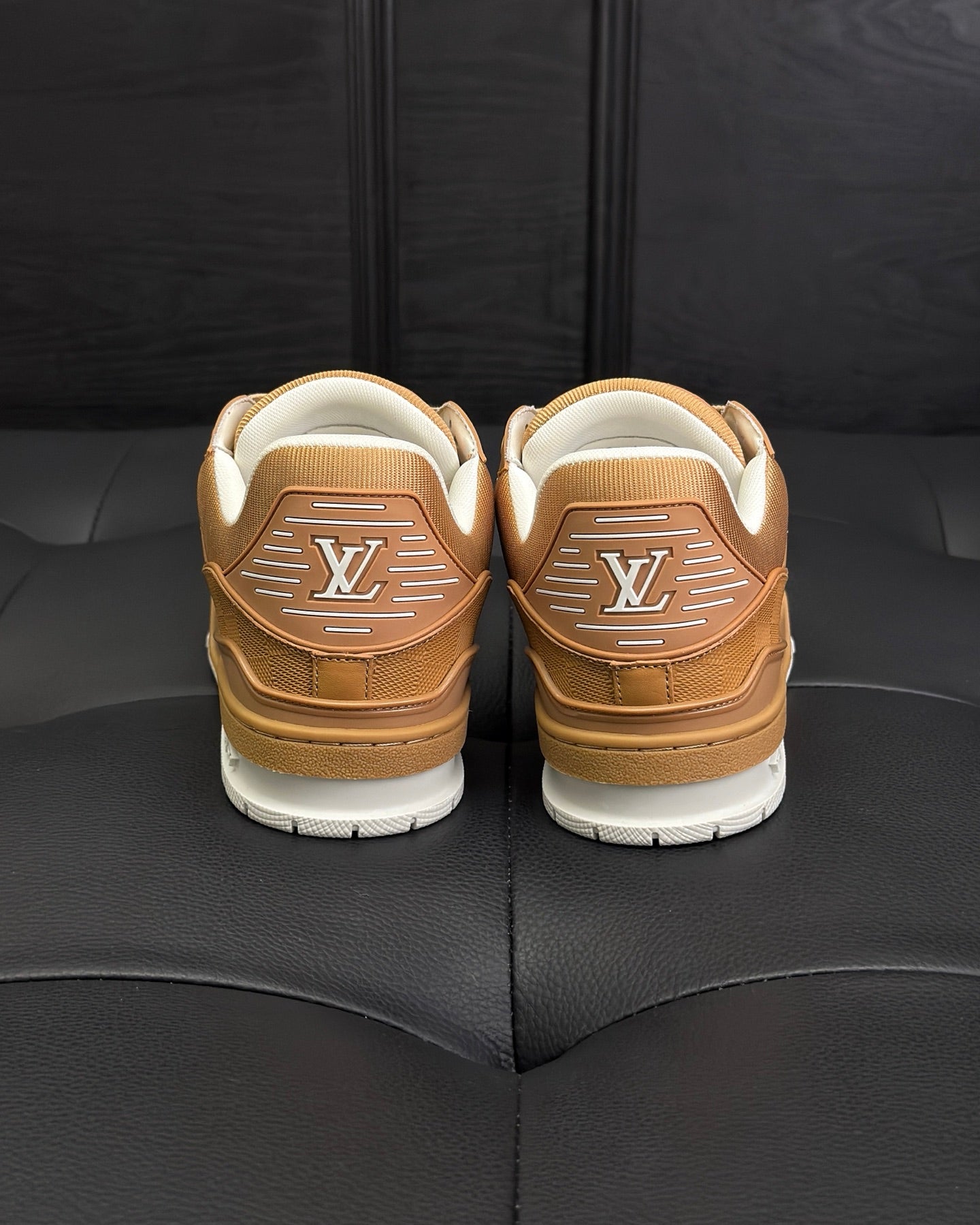 LV Trainer Sneaker 1AHTTJ