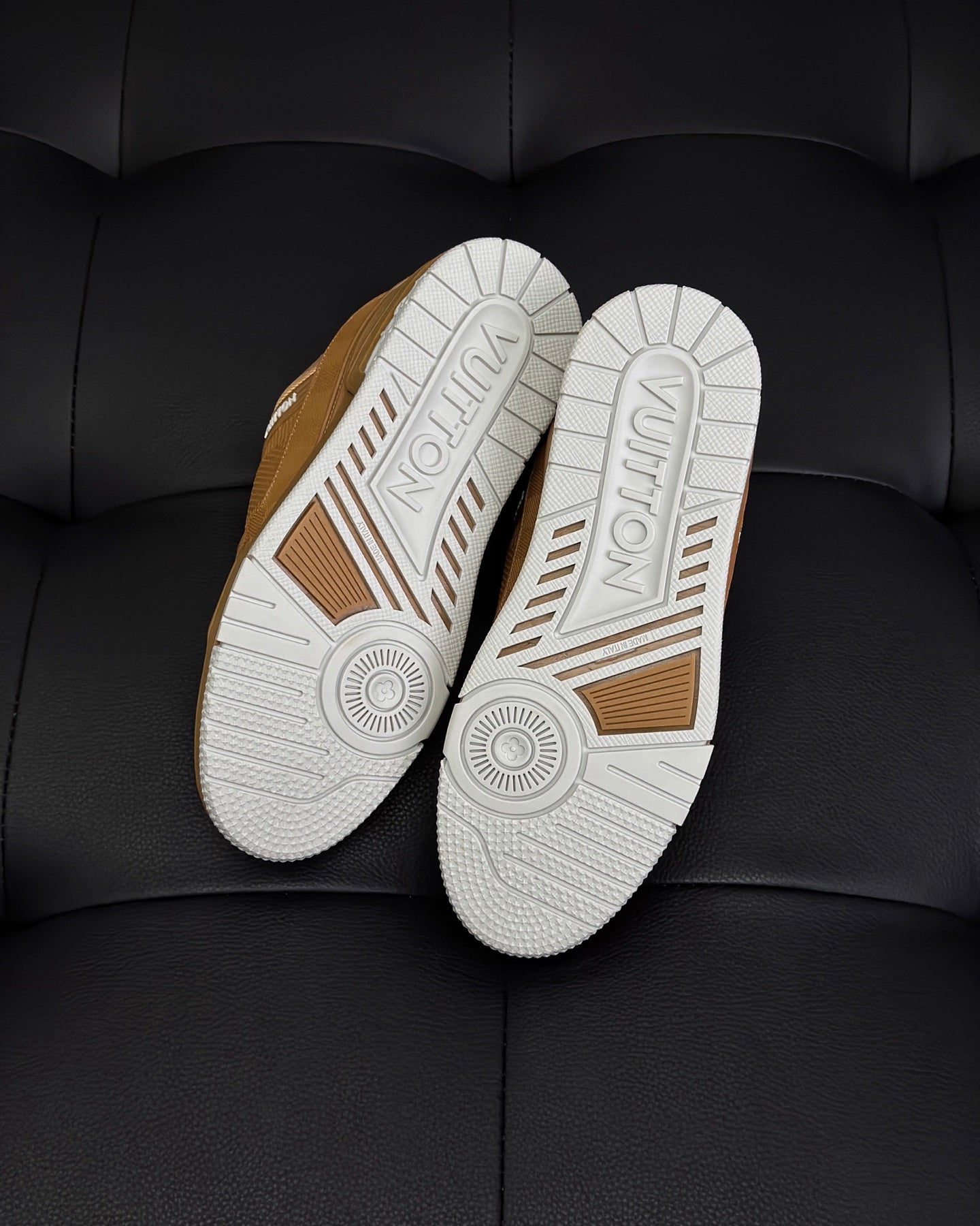 LV Trainer Sneaker 1AHTTJ