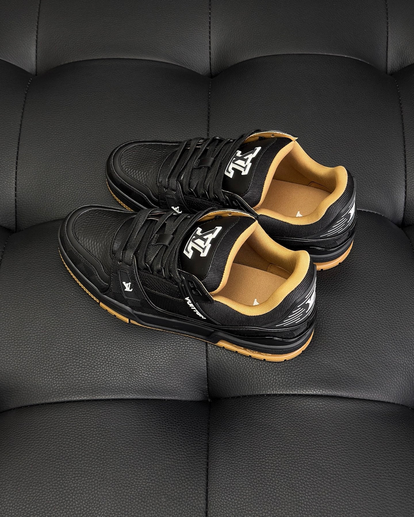 LV Trainer Sneaker 1AHTT3