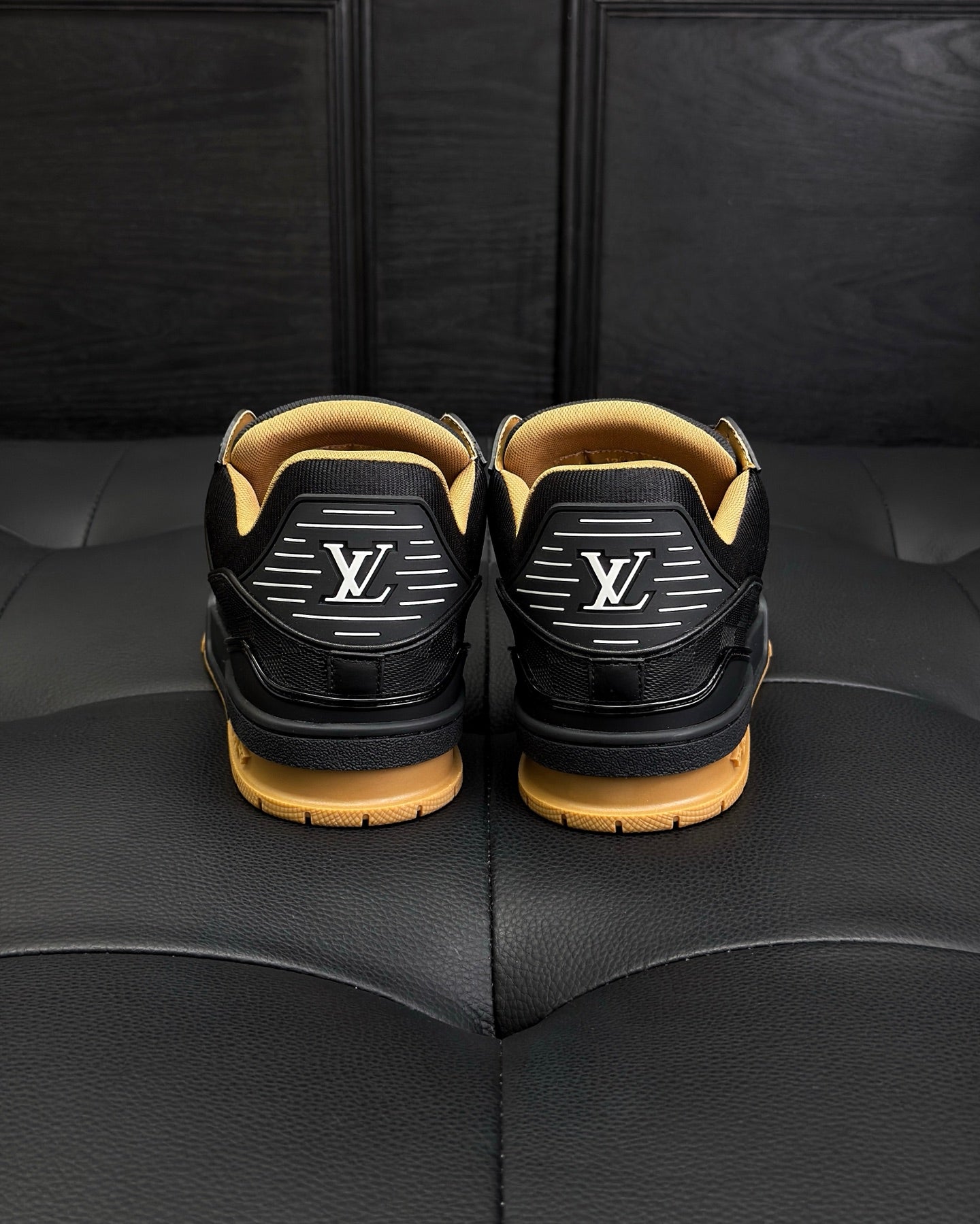 LV Trainer Sneaker 1AHTT3