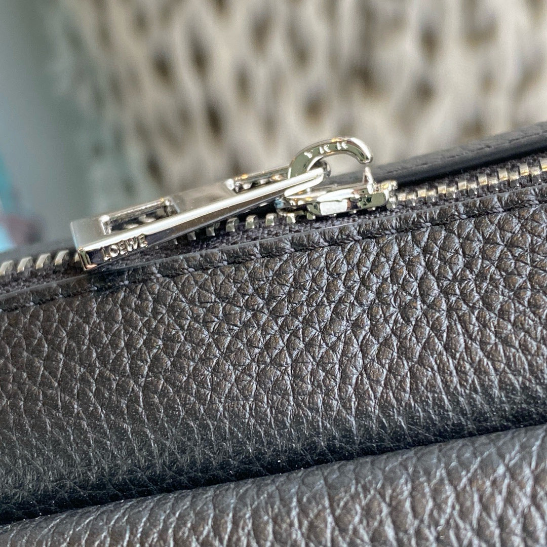 Loewe Medium Pebble messenger bag