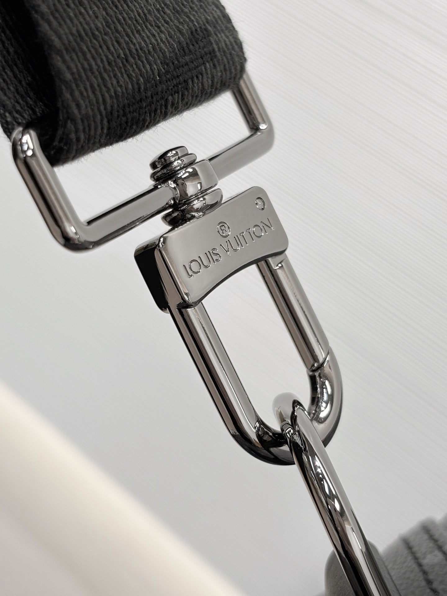 LV Weekender Bag M11512