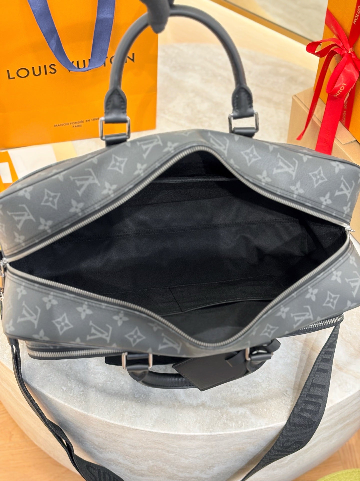 LV Weekender Bag M11512