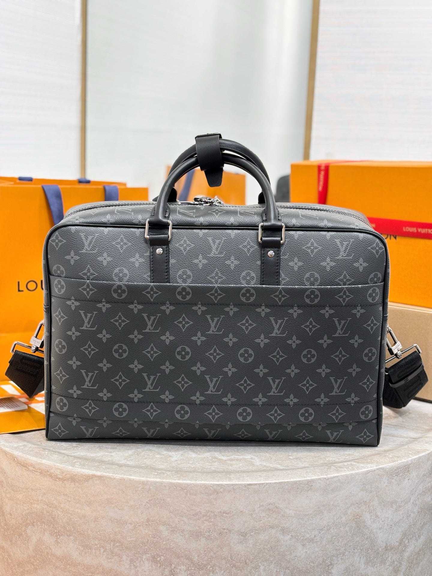 LV Weekender Bag M11512