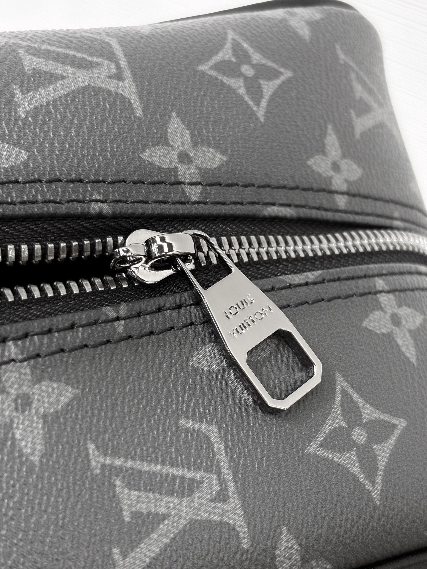 LV Weekender Bag M11512