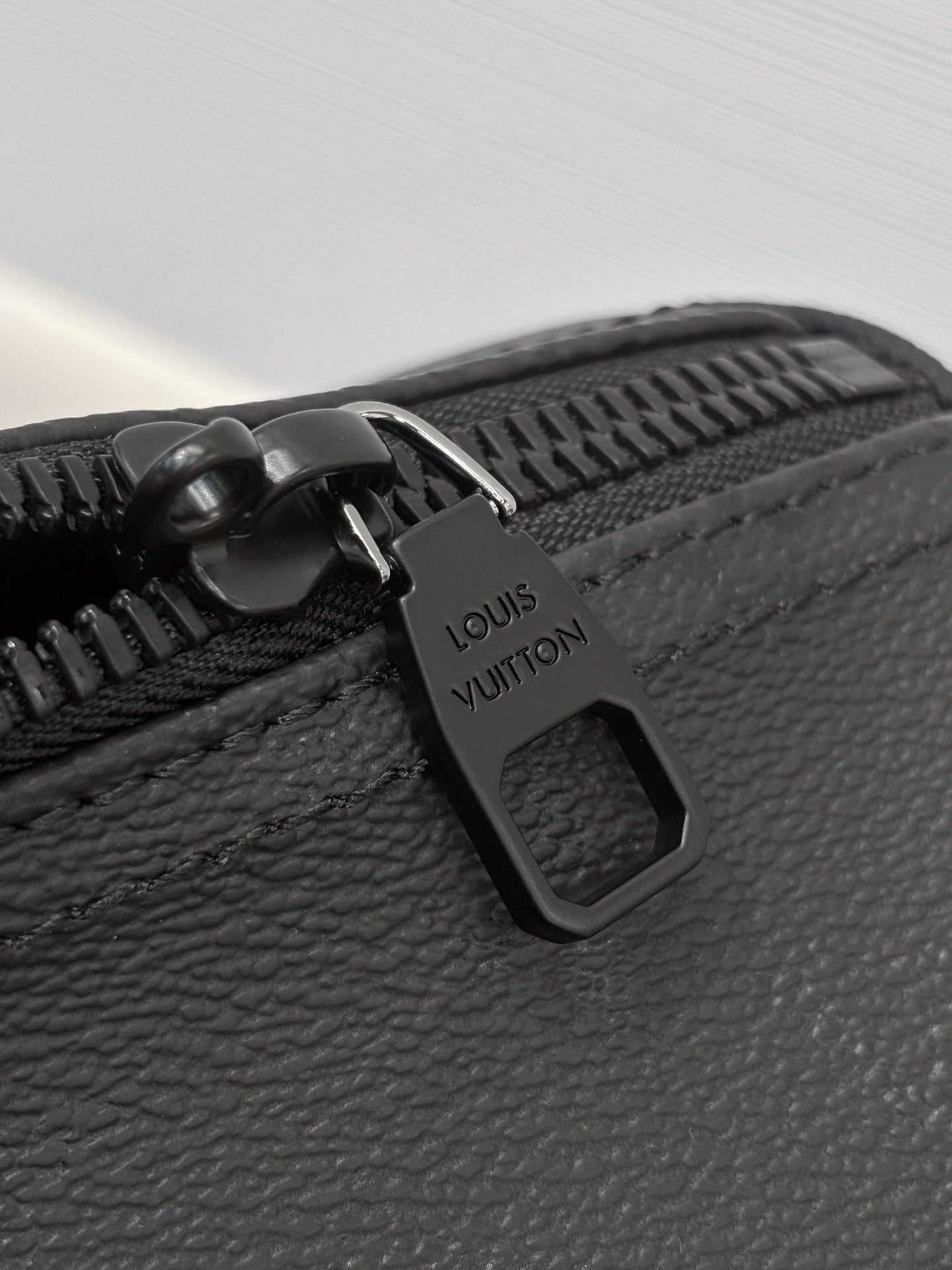 LV Keepall Bandouliere 45 M28403