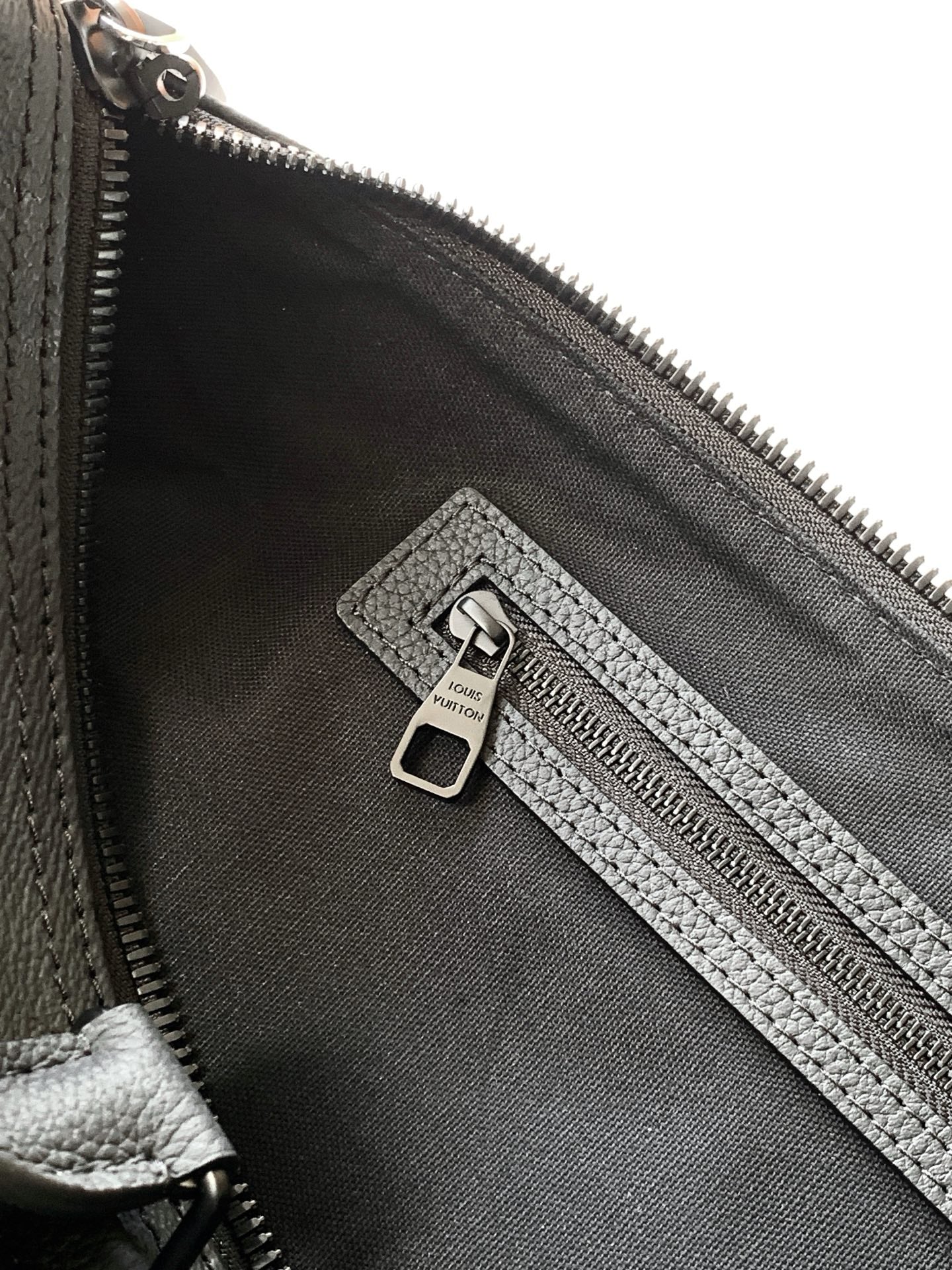 LV Keepall Bandouliere 45 M28403