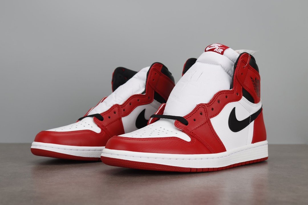 Air Jordan 1 Retro High OG 'Chicago' 2015
