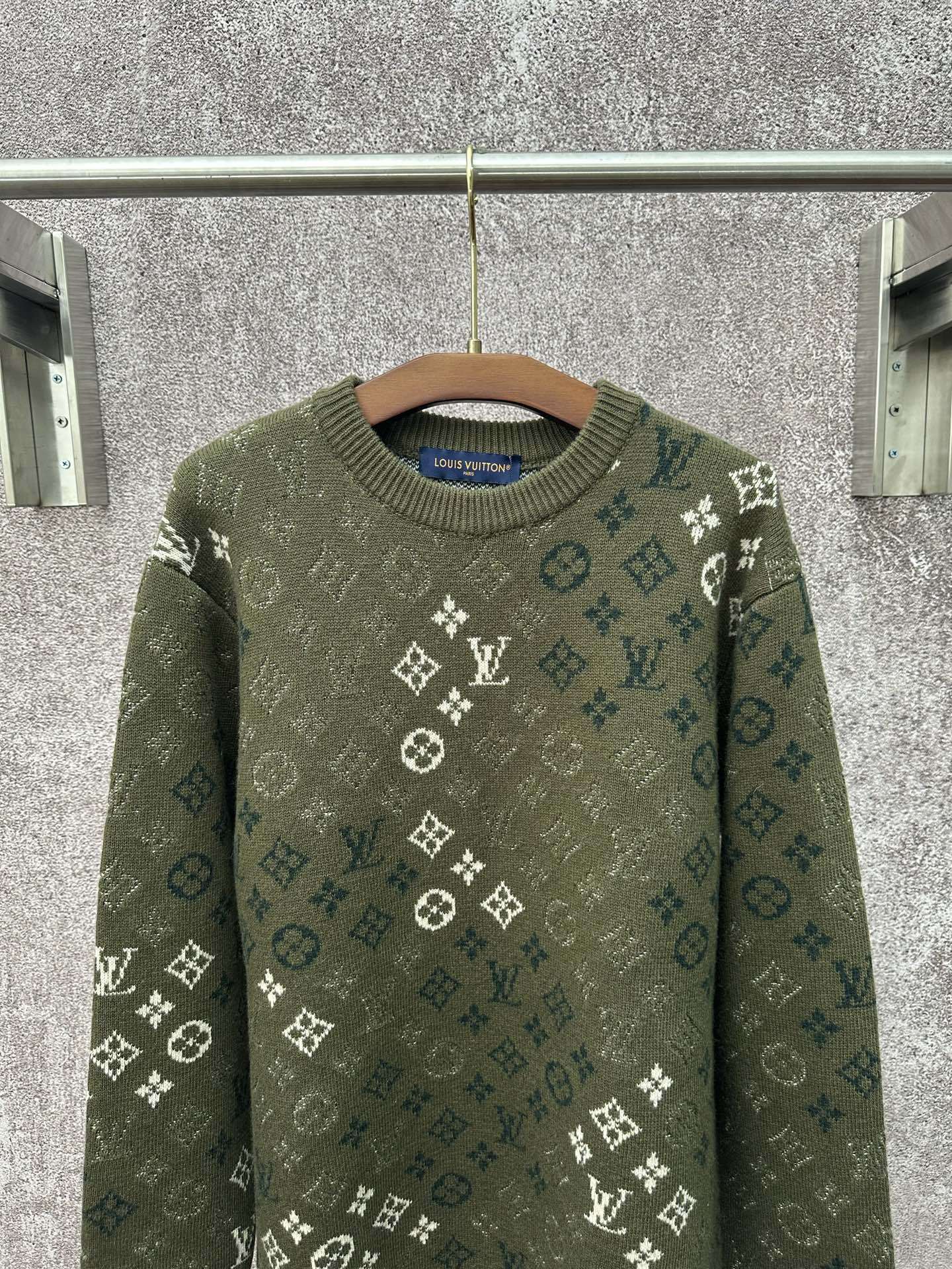 LV Monogram Pullover 1AJBTL