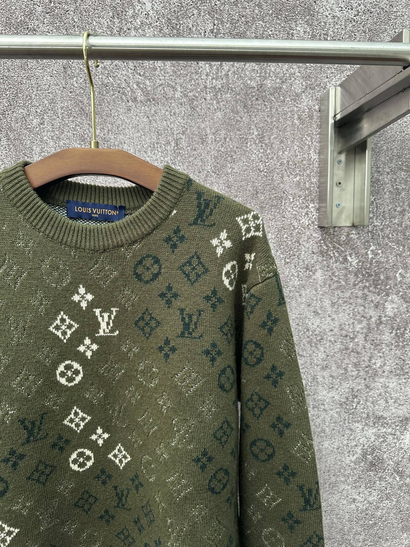 LV Monogram Pullover 1AJBTL