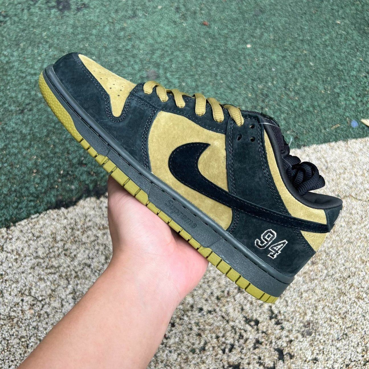 Supreme x Nike Dunk Low SB 'Camper Green'