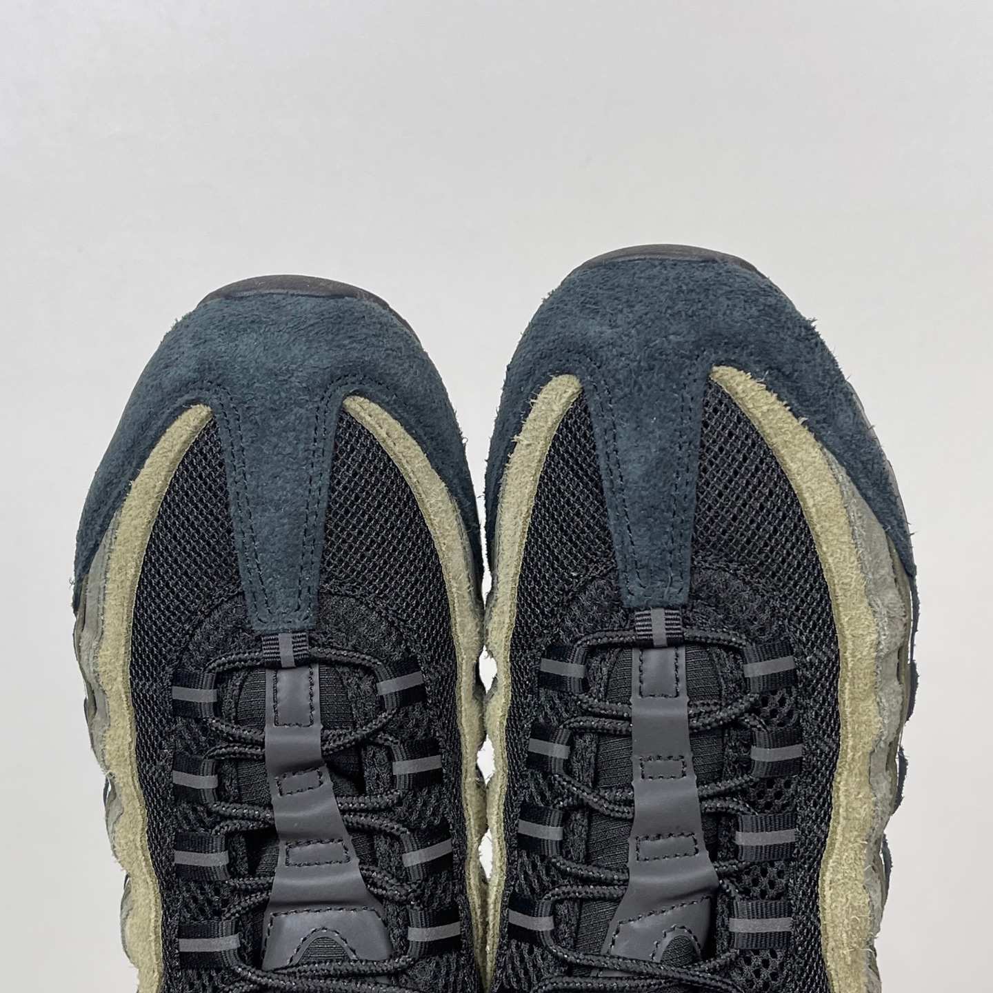 Undefeated x Nike Air Max 95 'Medium Olive'