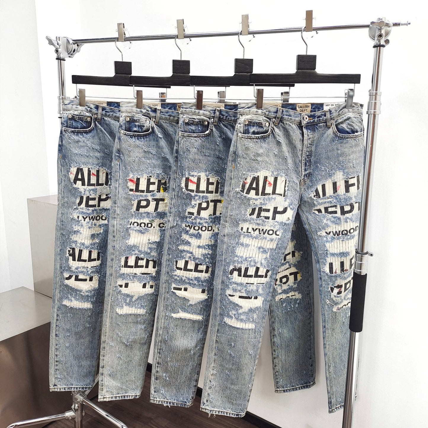 Gallery Dept. Logo print distressed pants