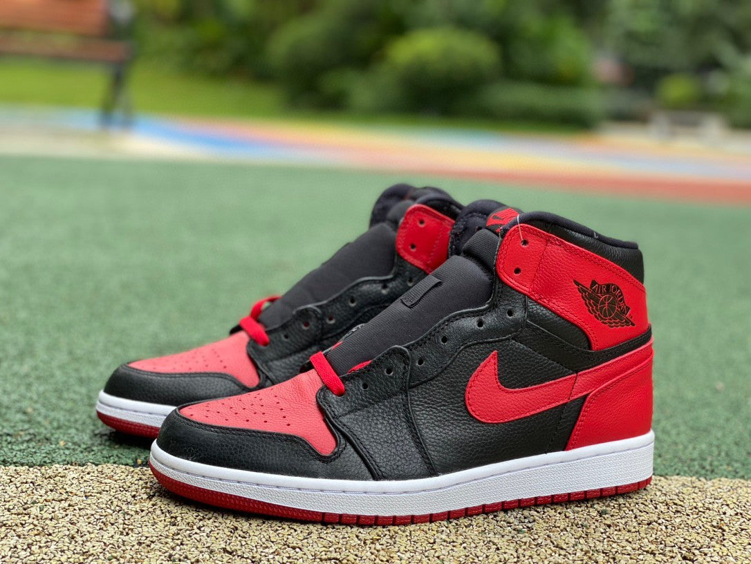 Air Jordan 1 Retro High 'Banned' 2011