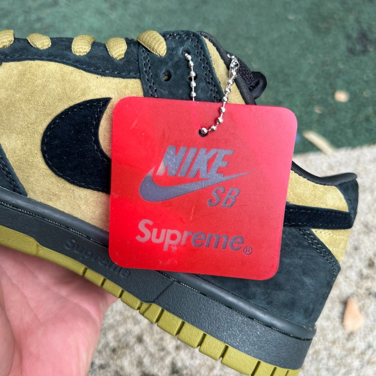 Supreme x Nike Dunk Low SB 'Camper Green'
