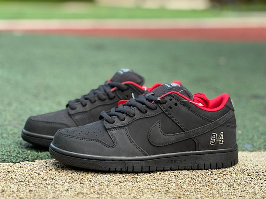 Supreme x Nike Dunk Low SB 'Black'