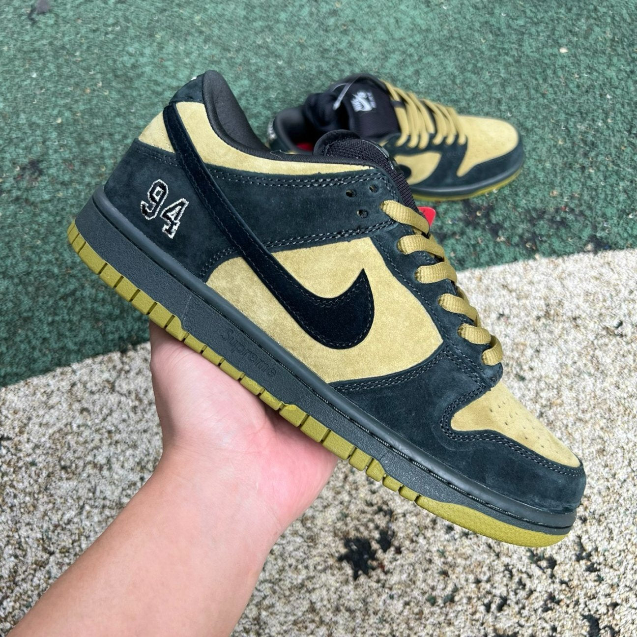 Supreme x Nike Dunk Low SB 'Camper Green'