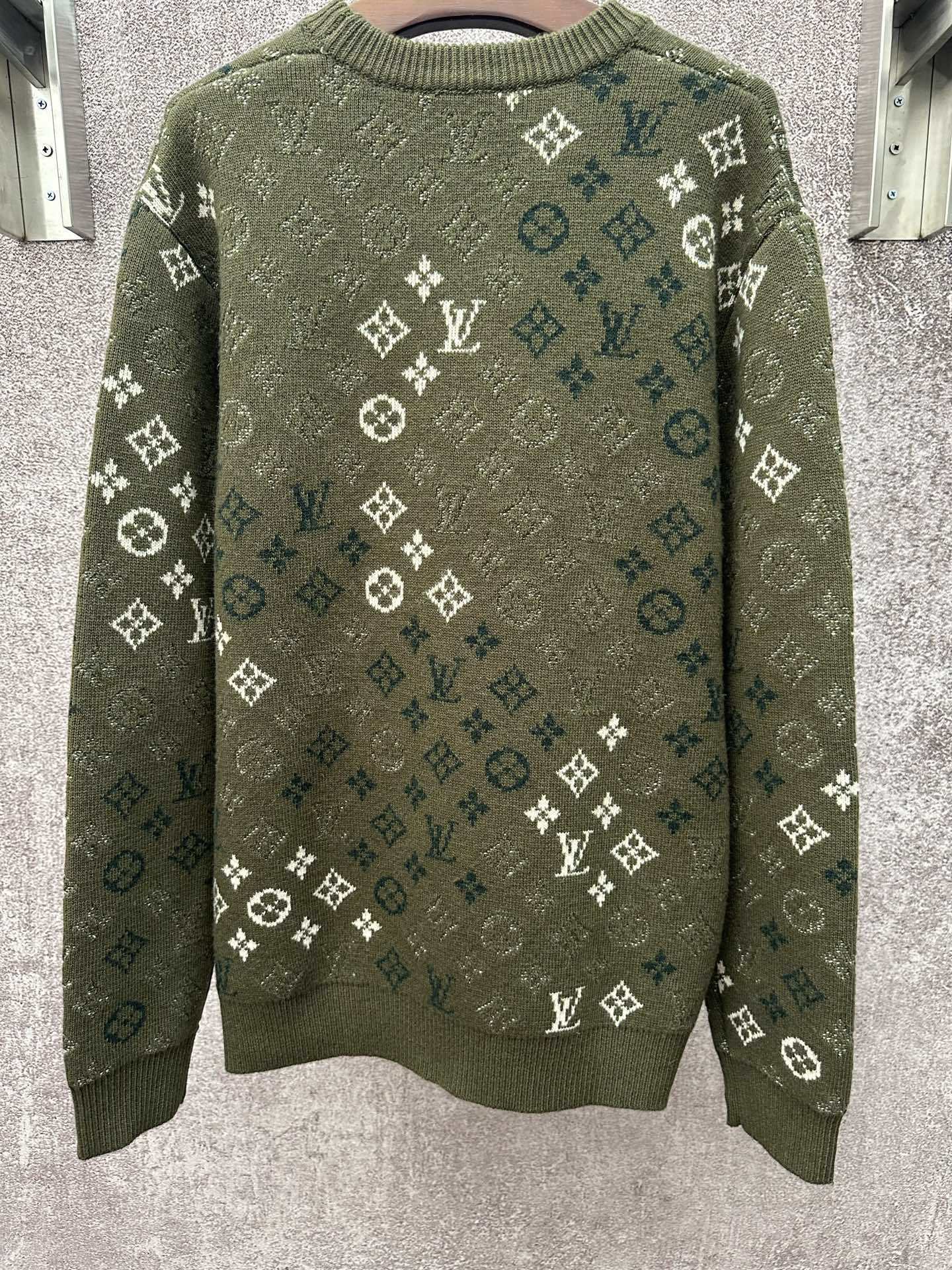 LV Monogram Pullover 1AJBTL