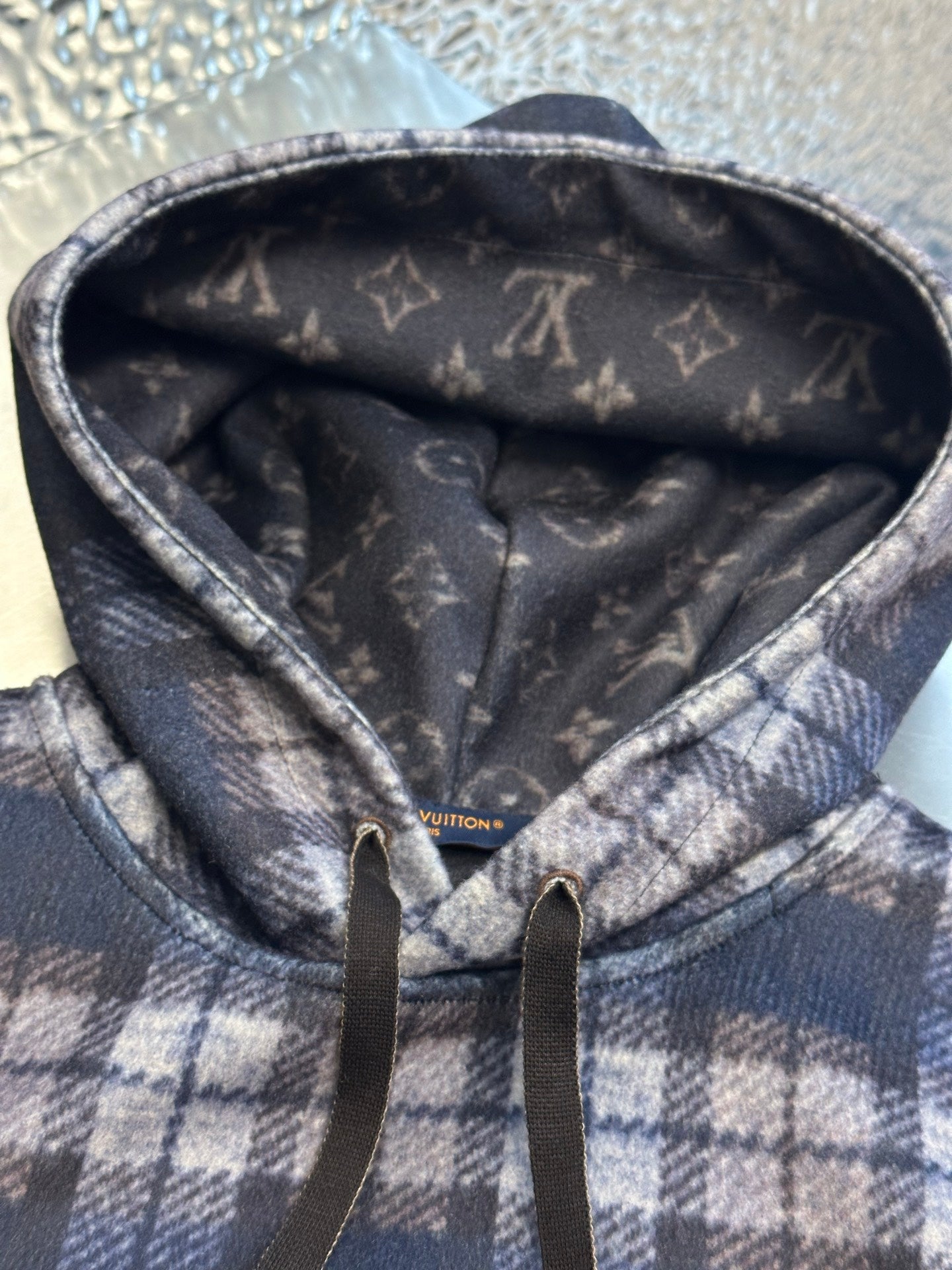 LV Monogram Faded Plaid Hoodie 1AJCAZ