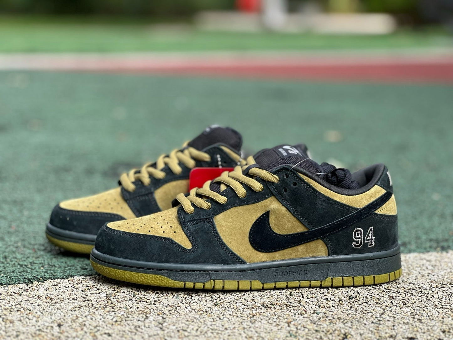 Supreme x Nike Dunk Low SB 'Camper Green'