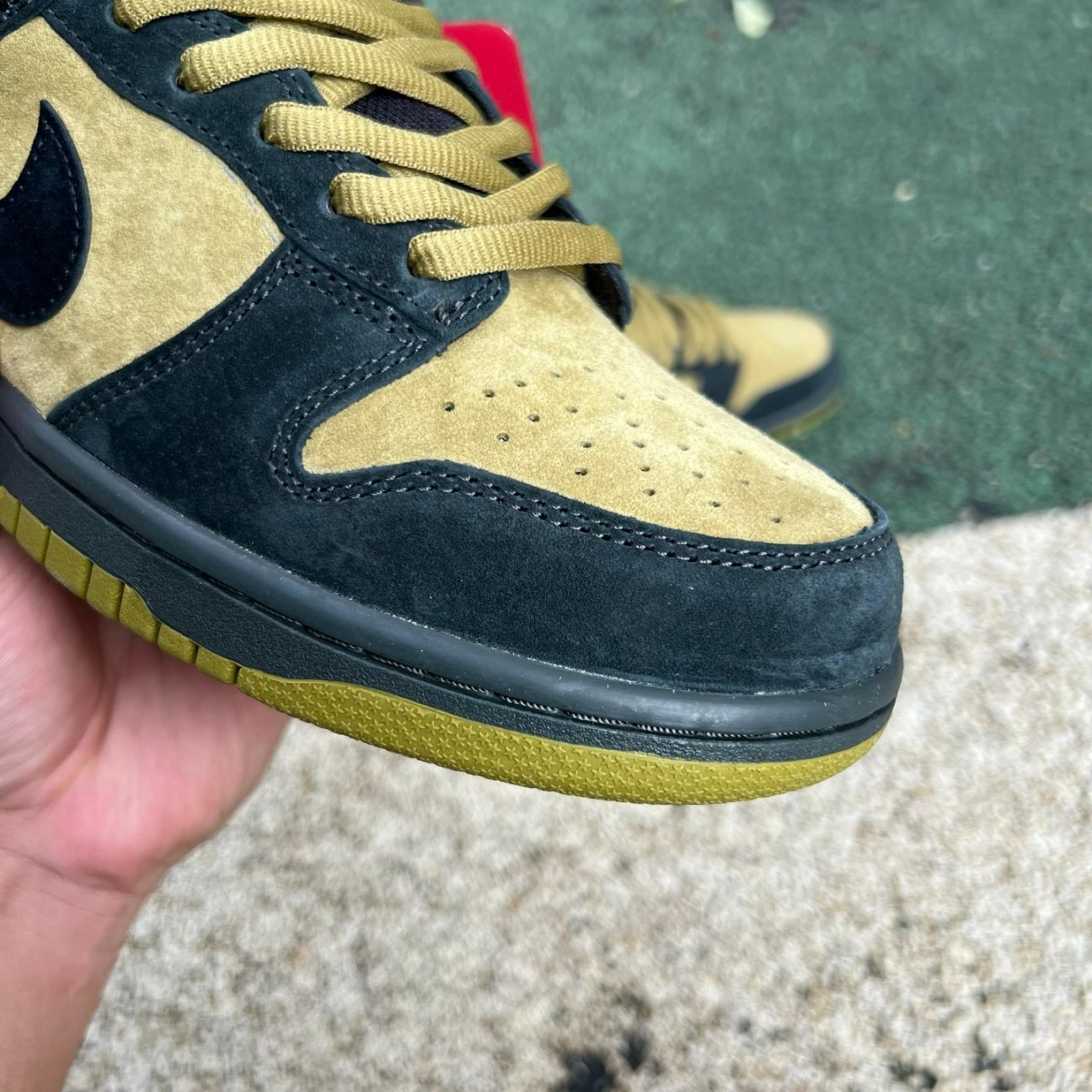 Supreme x Nike Dunk Low SB 'Camper Green'