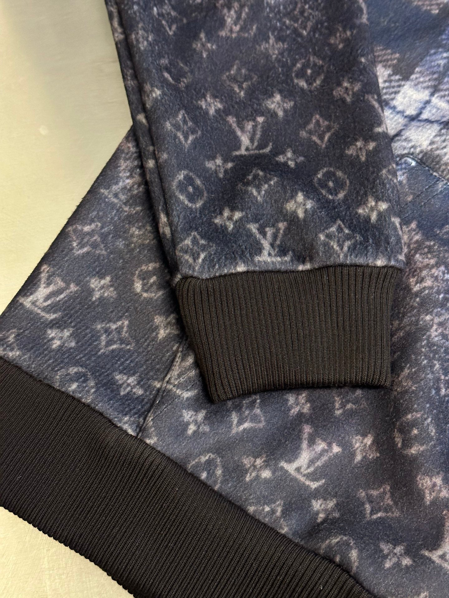 LV Monogram Faded Plaid Hoodie 1AJCAZ