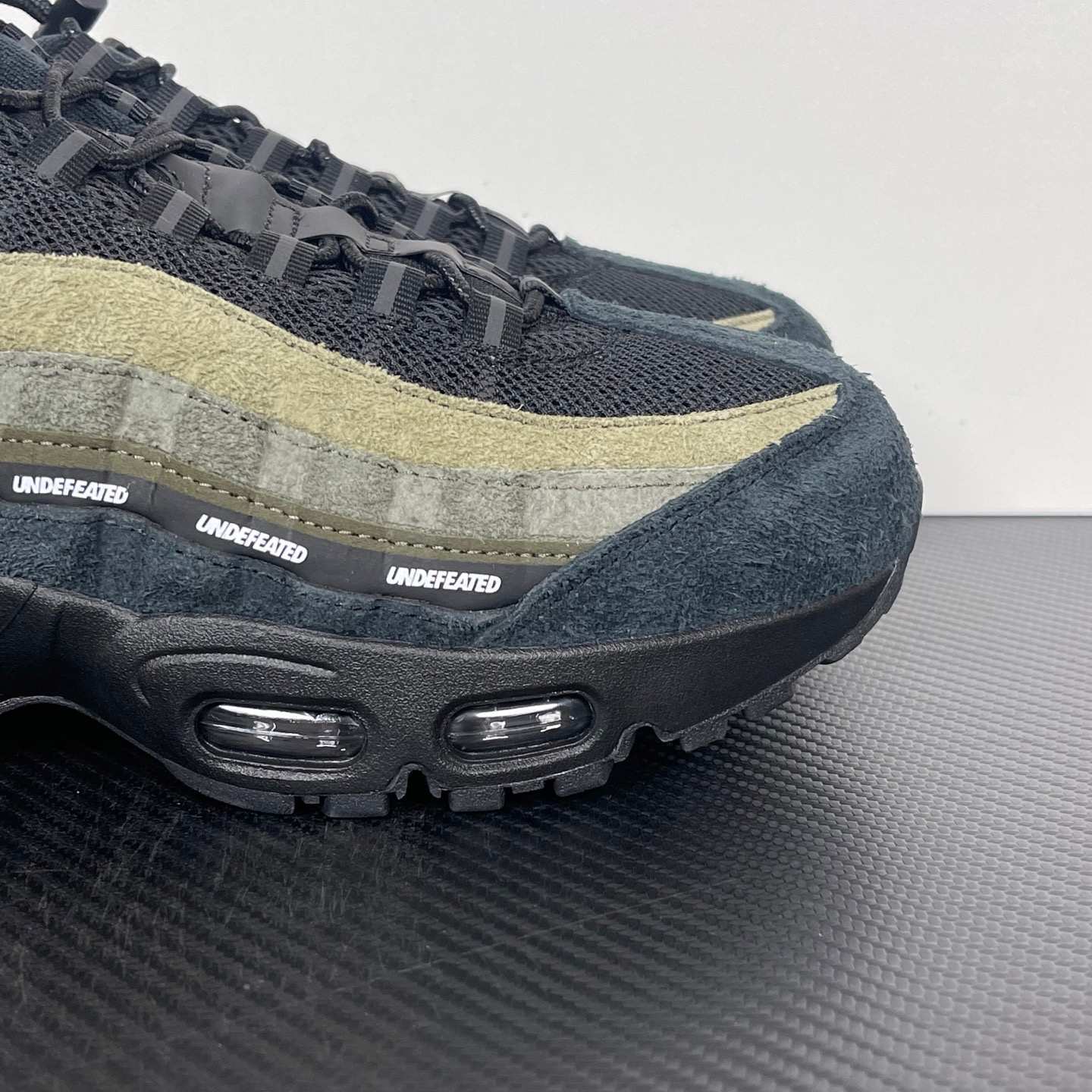 Undefeated x Nike Air Max 95 'Medium Olive'