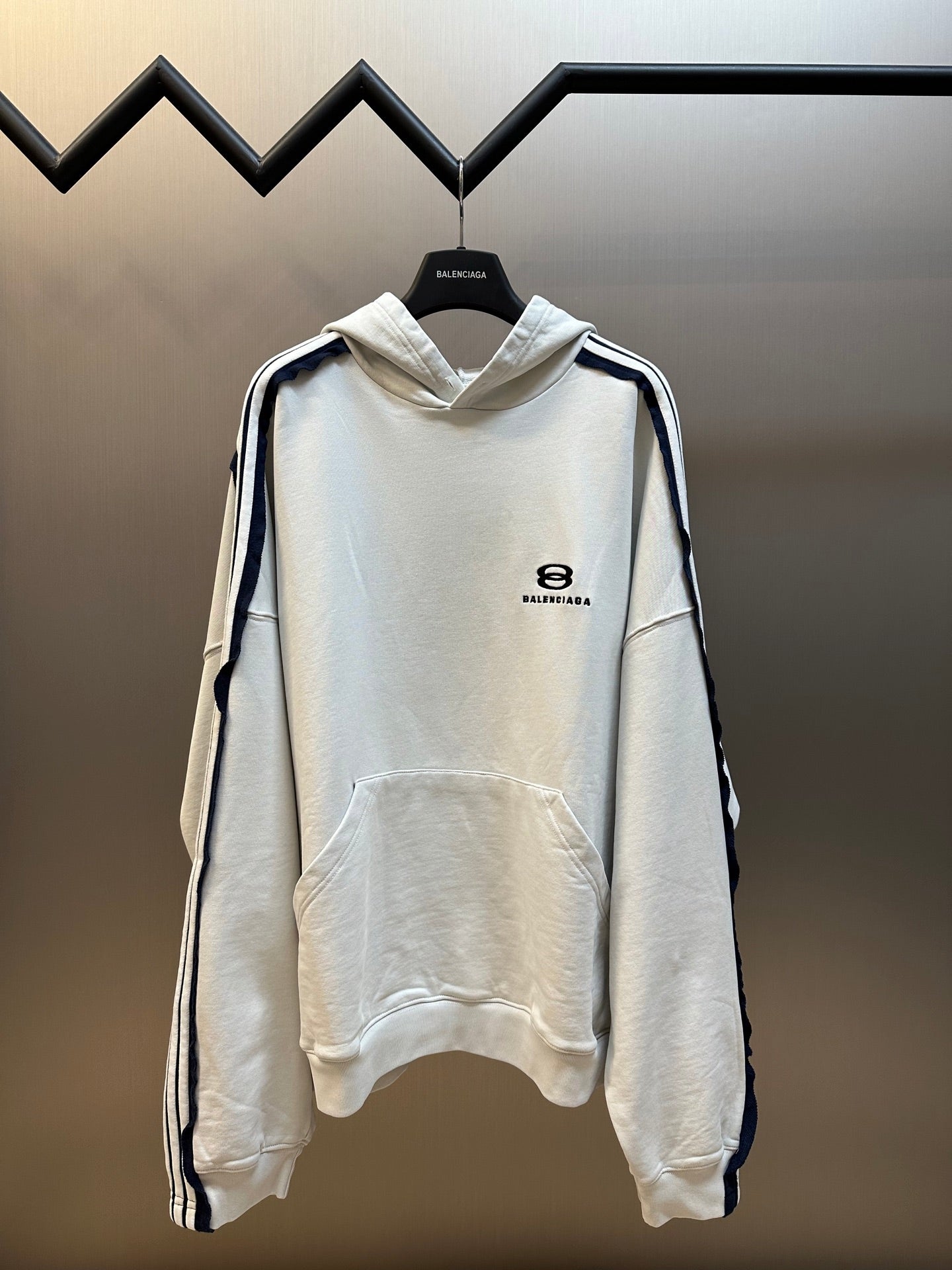 BB Men's Unity Sports Icon Large Hoodie in Dirty White/black