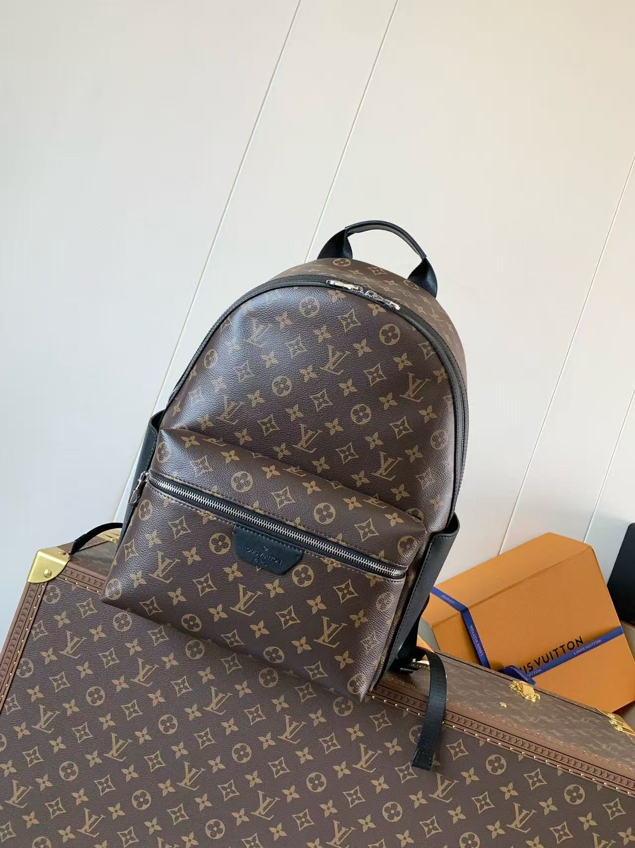 LV Discovery Backpack PM M46684