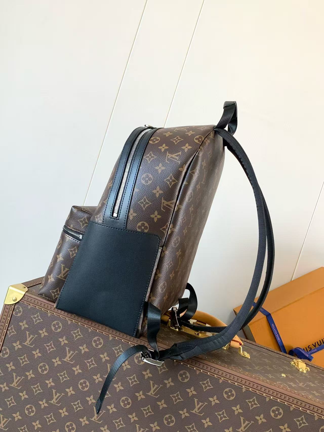 LV Discovery Backpack PM M46684