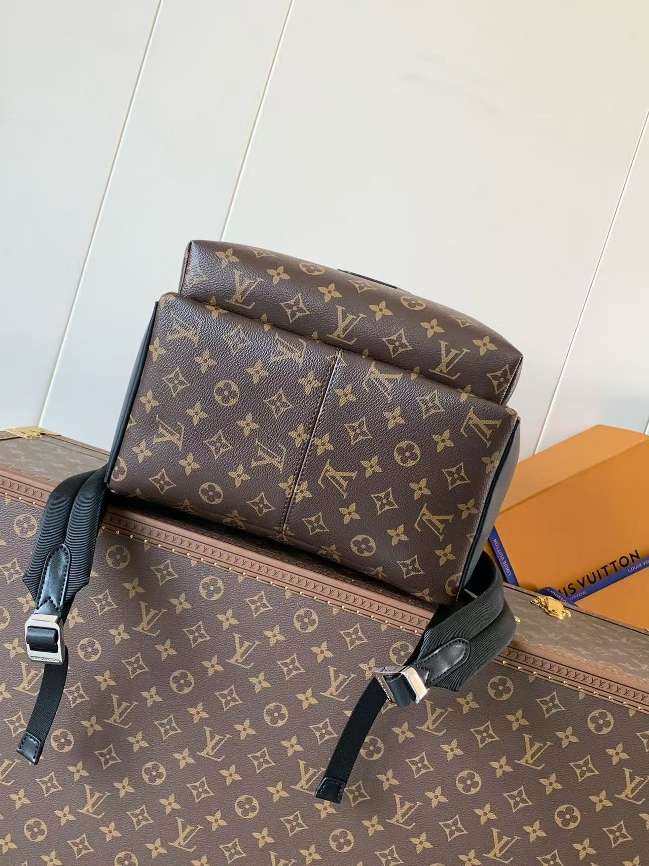 LV Discovery Backpack PM M46684