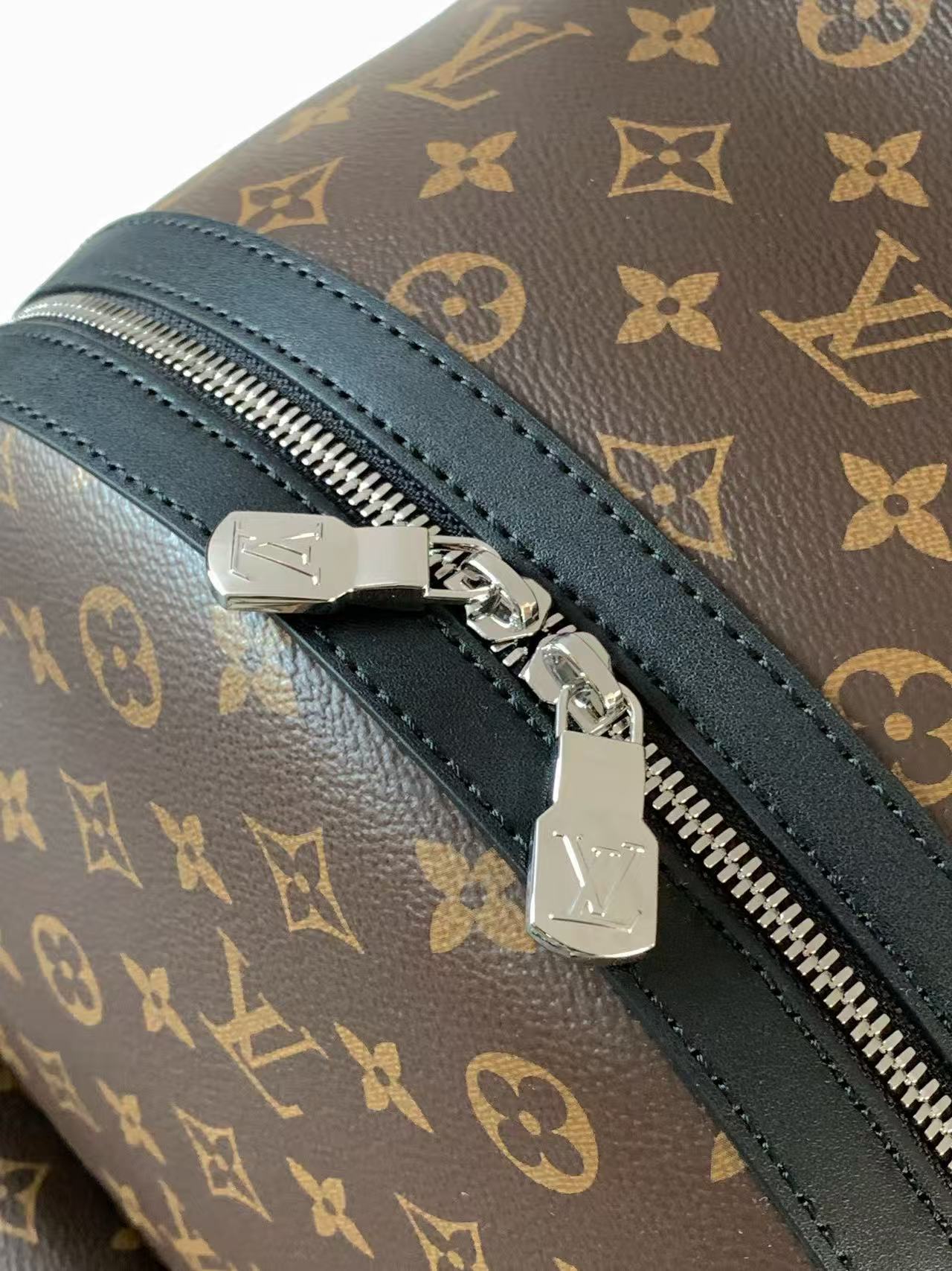 LV Discovery Backpack PM M46684