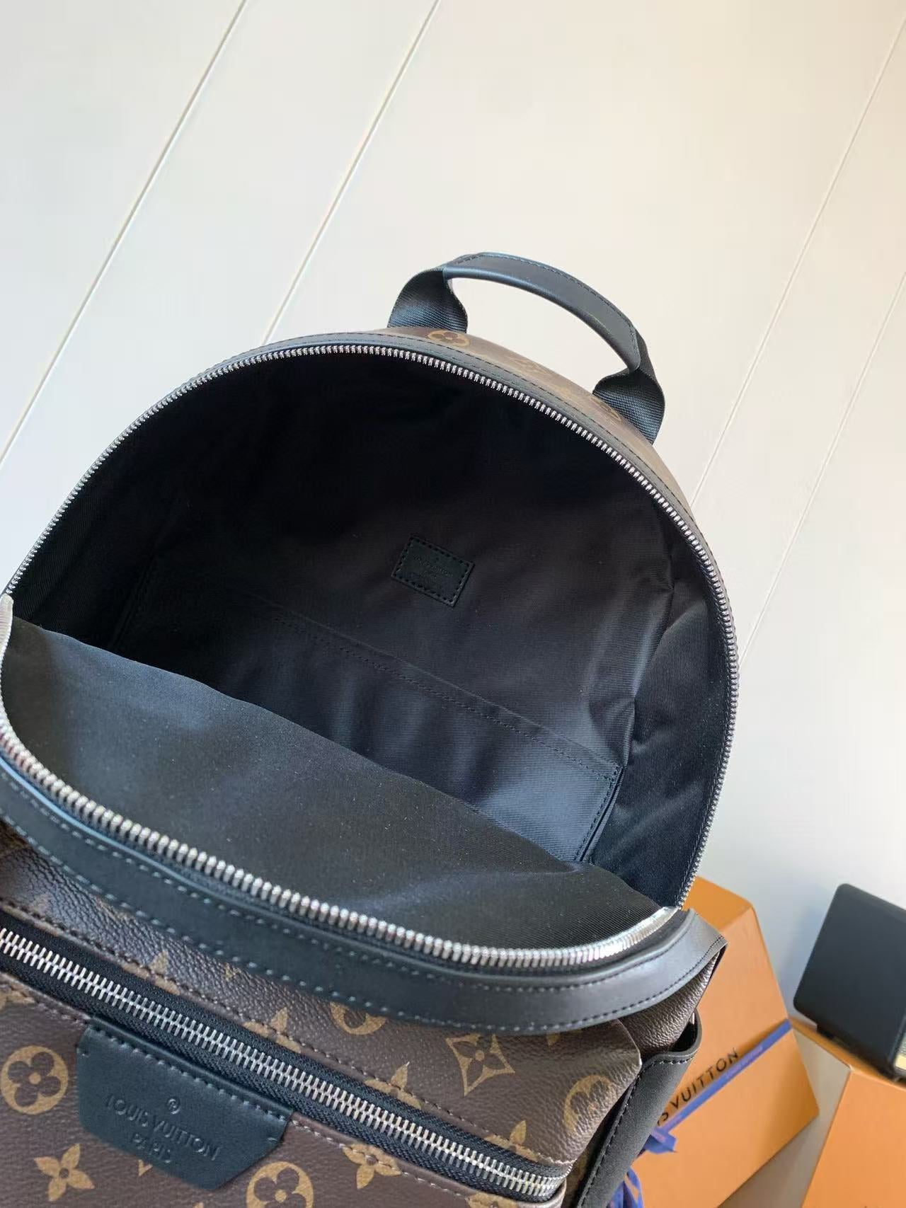 LV Discovery Backpack PM M46684