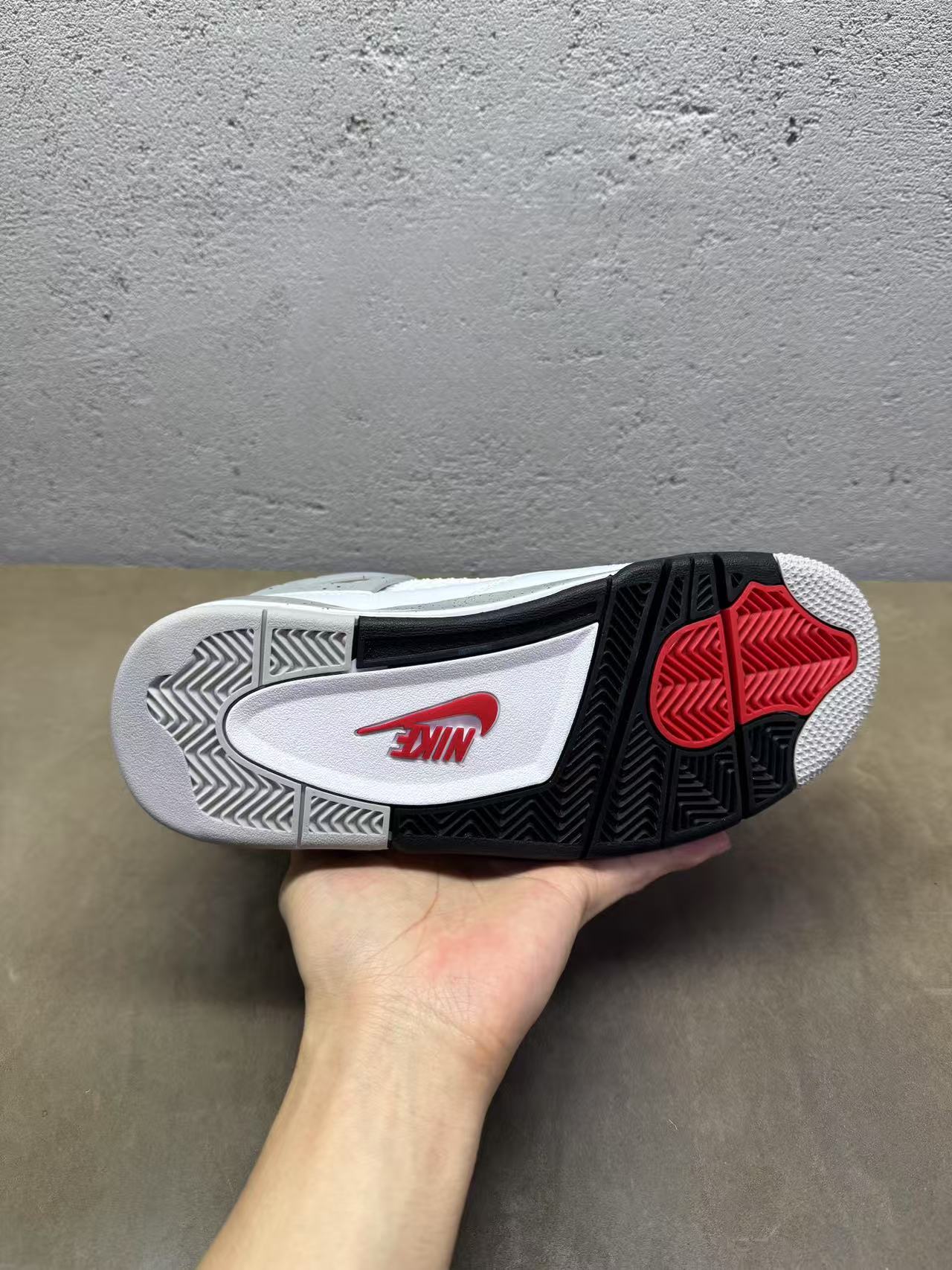 Jordan 4 Cement 2025 WMNS 7.5 READY TO SHIP