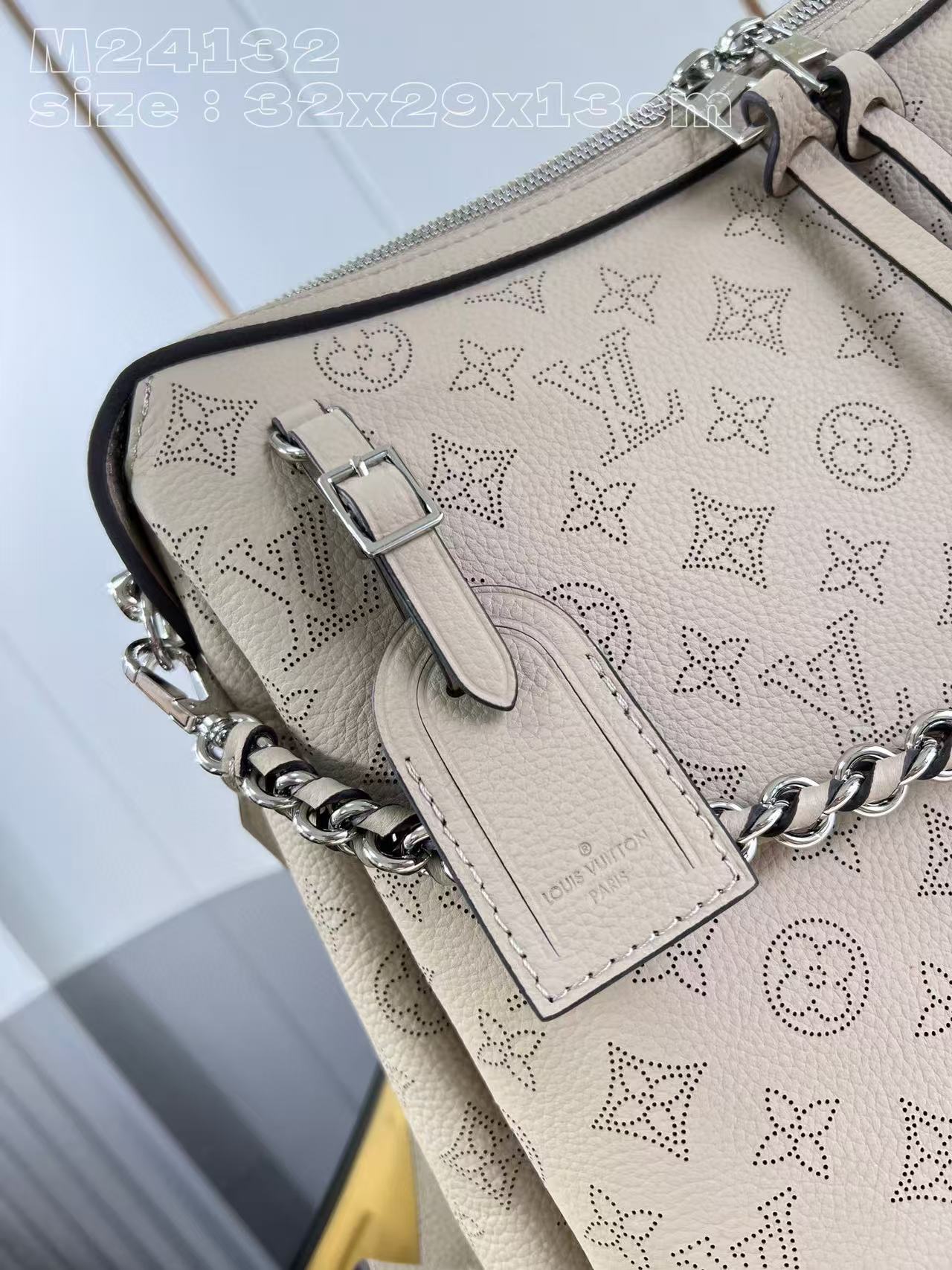 LV Hand It All MM M24133