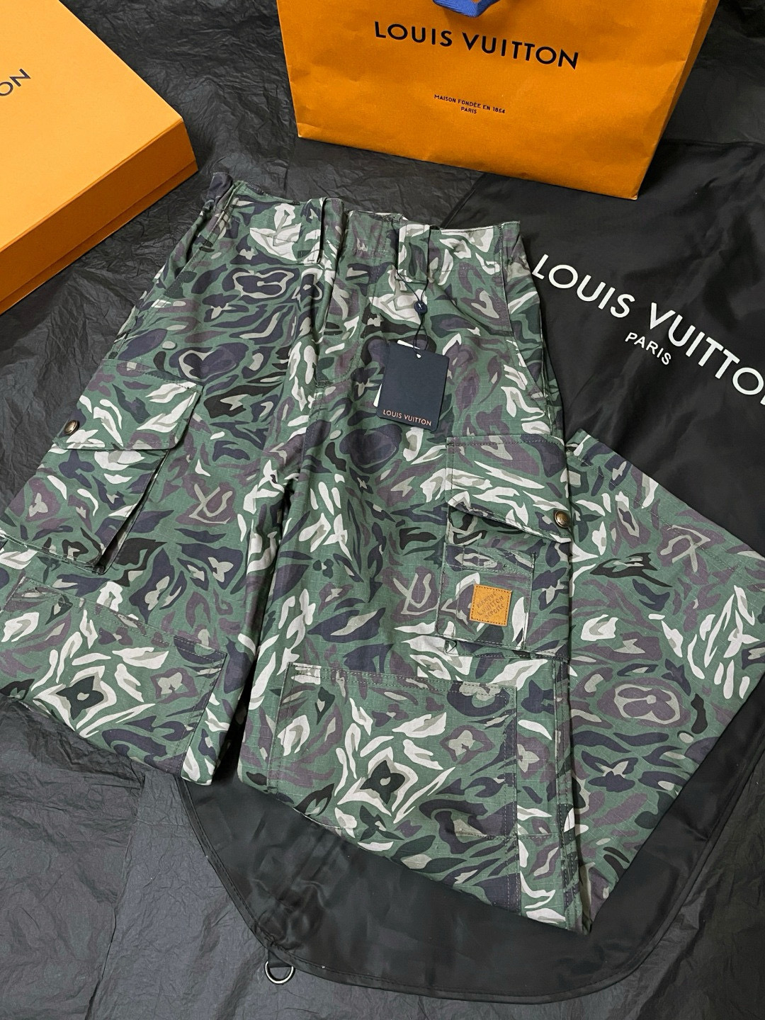LV Multi Pocket Cargo Pants 1AIMEO