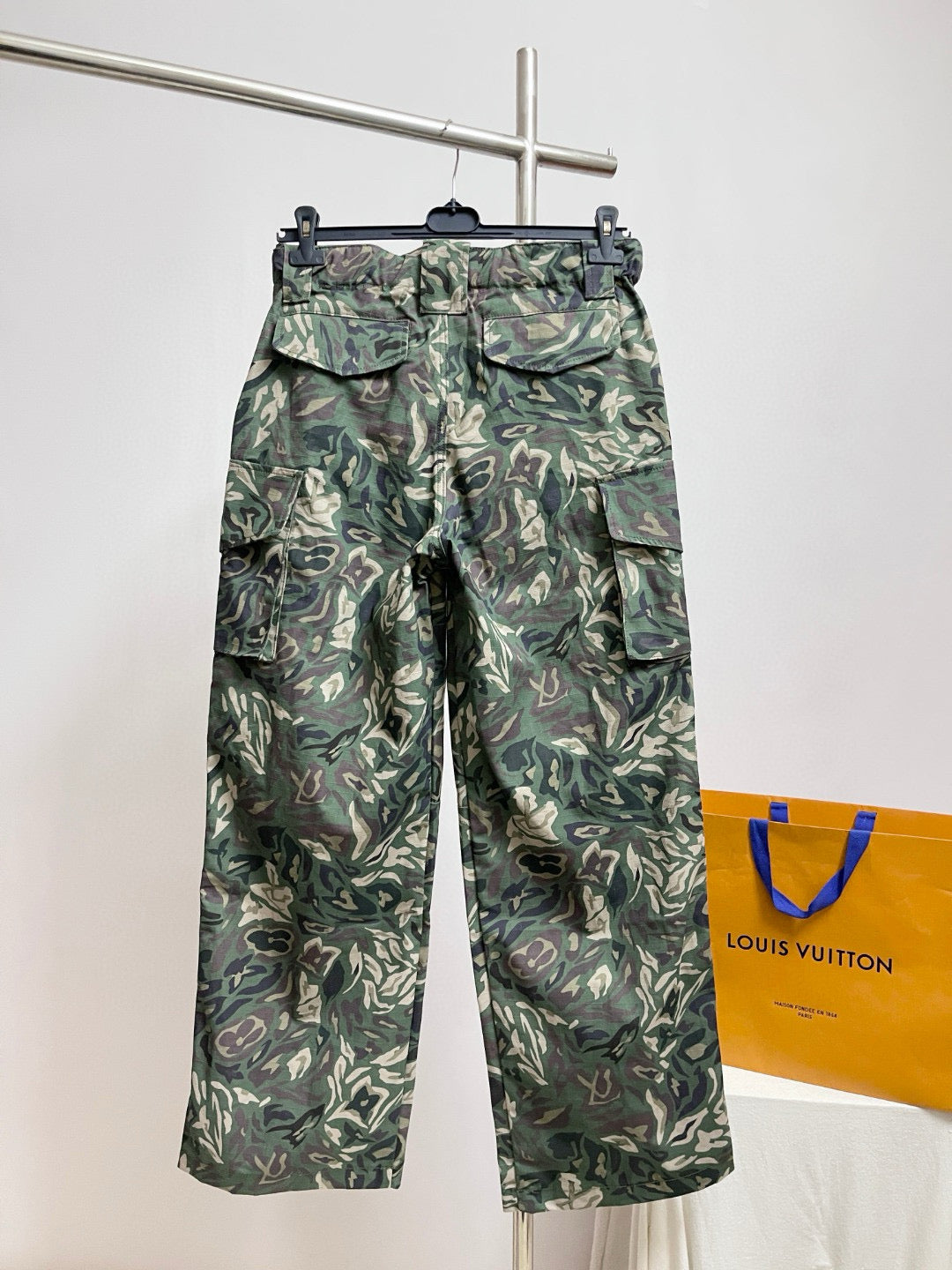 LV Multi Pocket Cargo Pants 1AIMEO