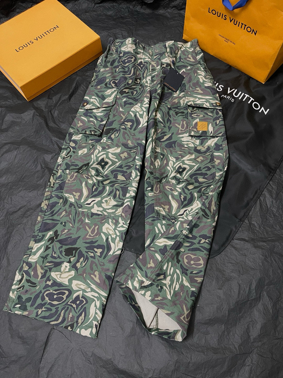 LV Multi Pocket Cargo Pants 1AIMEO