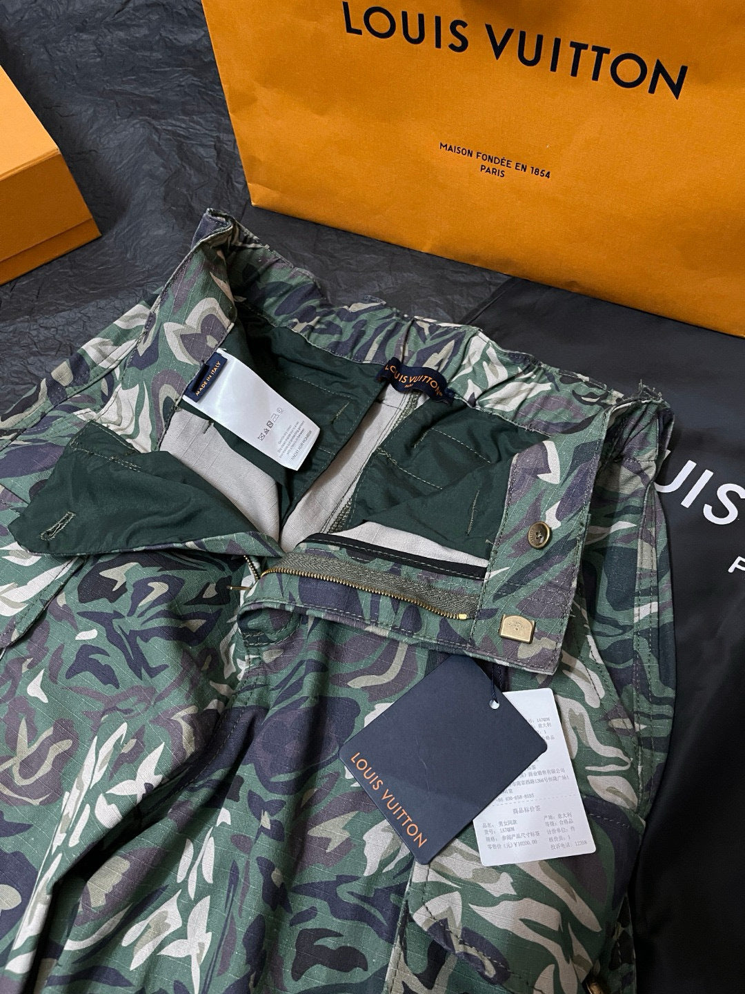 LV Multi Pocket Cargo Pants 1AIMEO