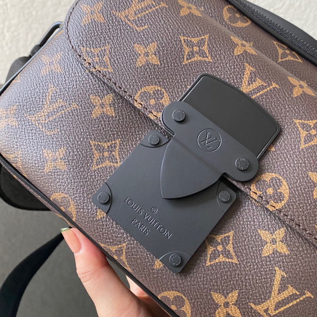 Louis Vuitton S Lock Messenger M45806