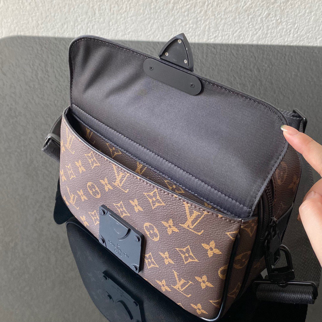 Louis Vuitton S Lock Messenger M45806