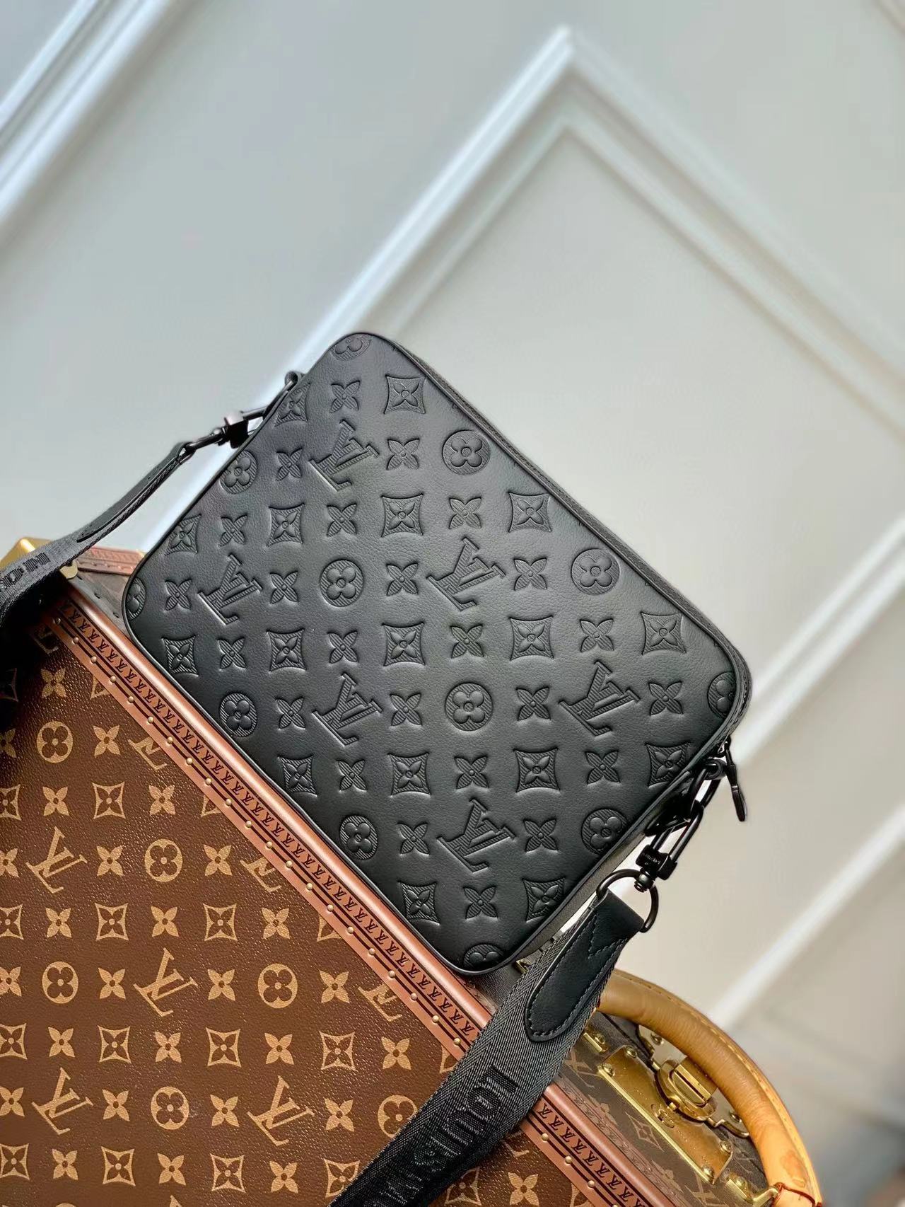 Louis Vuitton Trio Messenger M46602