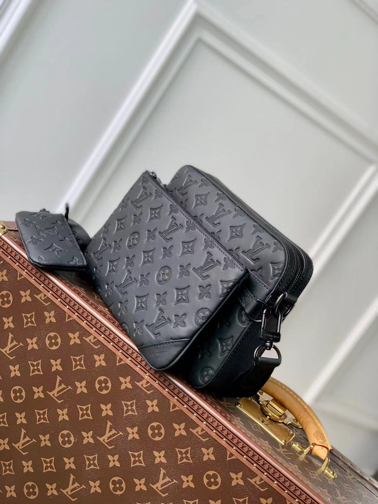 Louis Vuitton Trio Messenger M46602